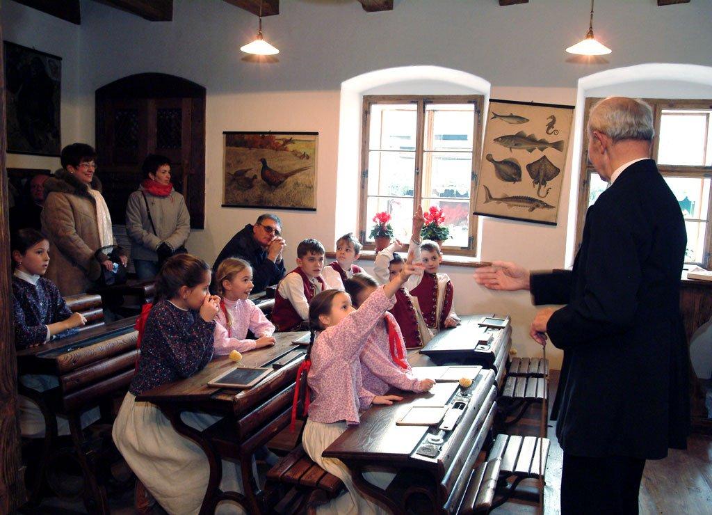 c8ut9f138u reznicek skola