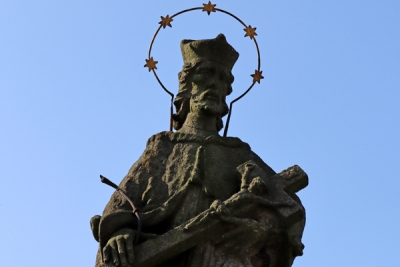 Socha sv. Jana Nepomuck&eacute;ho na Podz&aacute;mč&iacute;