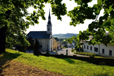 Kostel sv. Maxmili&aacute;na
